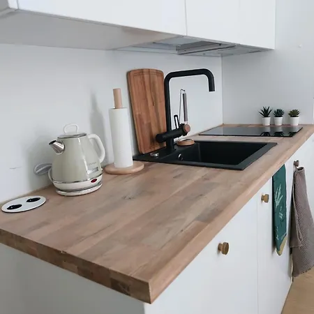 Eerikinkatu 31 B 27 * Helsinki