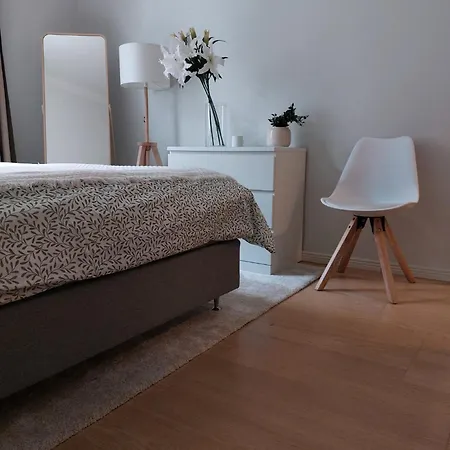 Eerikinkatu 31 B 27 *