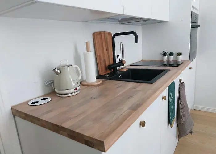 Eerikinkatu 31 B 27 * Helsinki